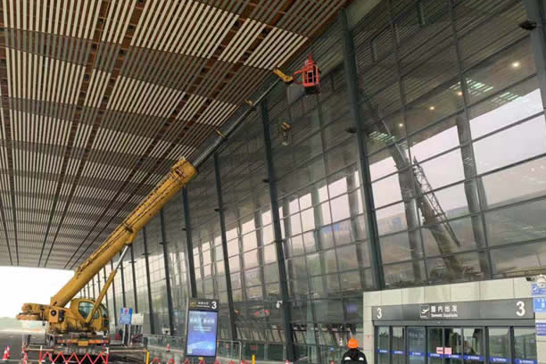 封开玻璃幕墙维护和保养